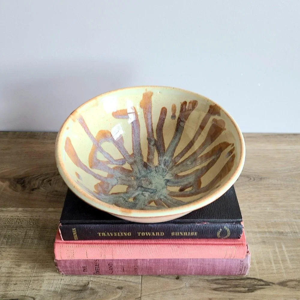 Hand made ceramic bowl. Signed by artist. - Picture 2 of 7